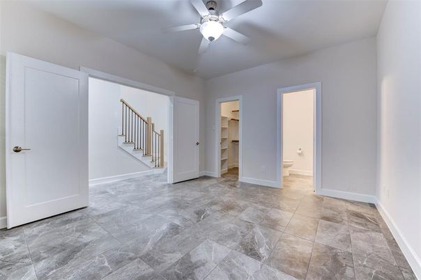 Empty room, Interior