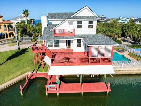 Exterior, Lake