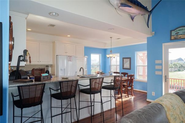 Dining room, Interior, Kitchen, Pendant Lights, Recessed Lighting, Wood Texture Flooring