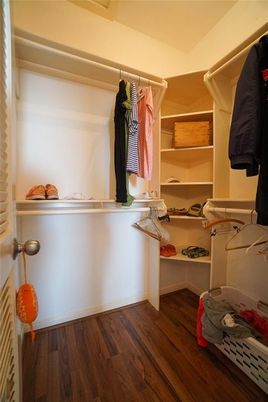 Interior, Walk-in Closets, Wood Texture Flooring