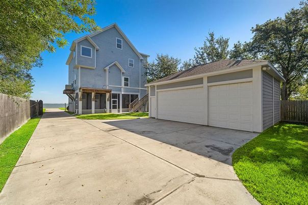Detached Garage, Exterior
