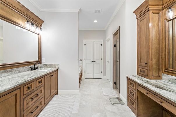 Bathroom, Dual Sink Vanities, Interior, Recessed Lighting
