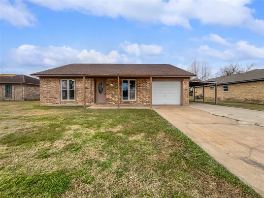 Attached, Exterior, Facade, Brick Facade, Ranch