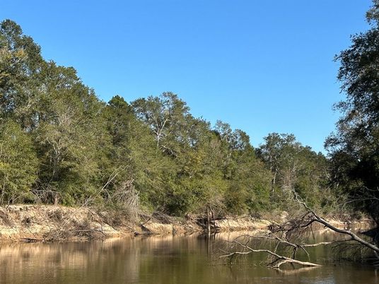 Exterior, Lake