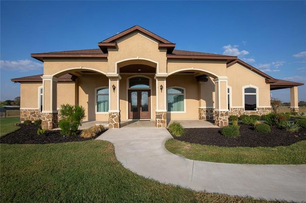 Exterior, Facade, Mediterranean