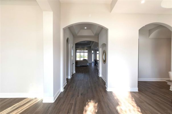 Interior, Recessed Lighting, Wood Texture Flooring