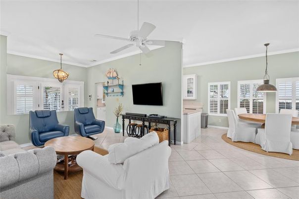 Dining room, Interior, Living room, Pendant Lights