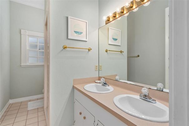 Bathroom, Dual Sink Vanities, Interior