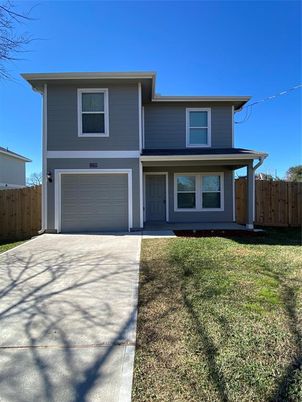 Attached, Exterior, Facade, American Craftsman