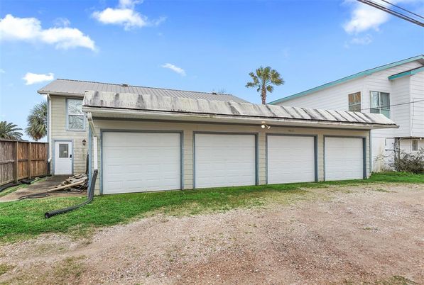 Detached Garage, Exterior