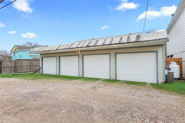 Detached Garage, Exterior