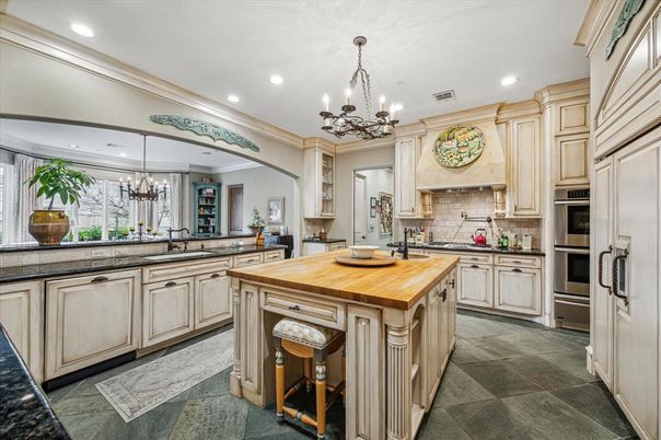 Chandelier, Interior, Kitchen, Recessed Lighting, Stainless Steel Appliances