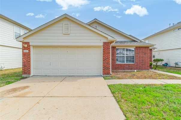 Attached, Exterior, Facade, Brick Facade, American Craftsman