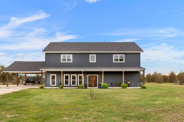 Exterior, Facade, Farmhouse