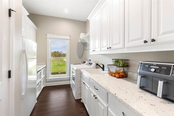Interior, Recessed Lighting, Washer, Wood Texture Flooring