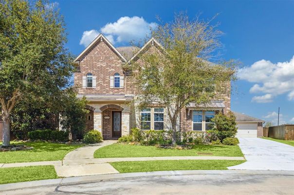 Exterior, Facade, Brick Facade, Brick Traditional