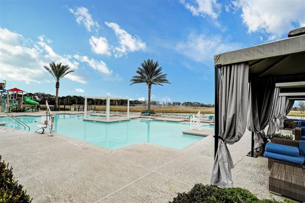 Exterior, Playground, Pool