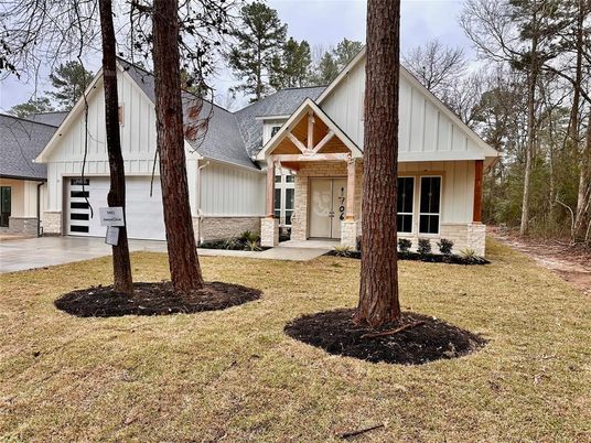 Attached, Exterior, Facade, Farmhouse