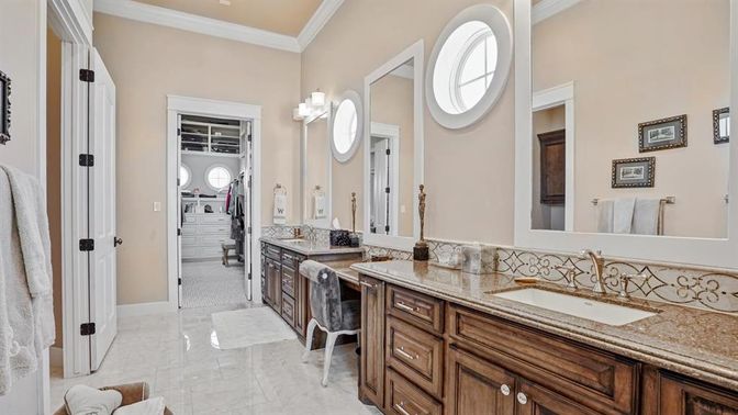 Bathroom, Dual Sink Vanities, Interior