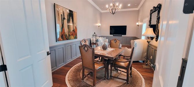 Chandelier, Dining room, Interior, Recessed Lighting, Wood Texture Flooring