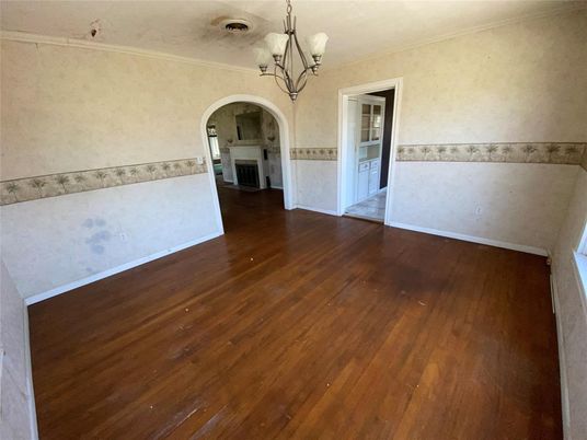 Chandelier, Empty room, Interior, Wood Texture Flooring