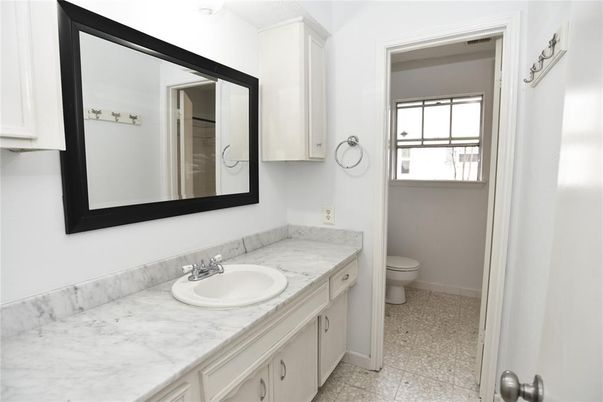 Bathroom, Interior, Tile Countertops