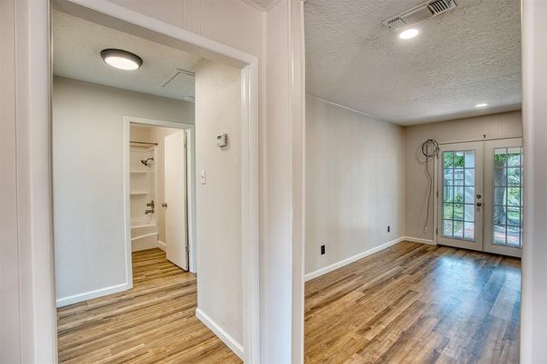 Interior, Recessed Lighting, Wood Texture Flooring