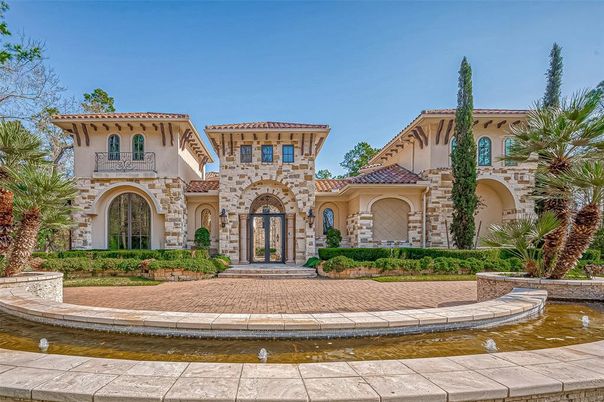 Exterior, Facade, Mediterranean