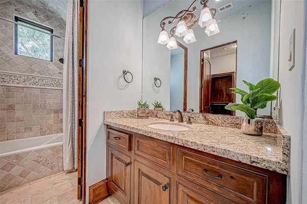 Bathroom, Dual Sink Vanities, Interior