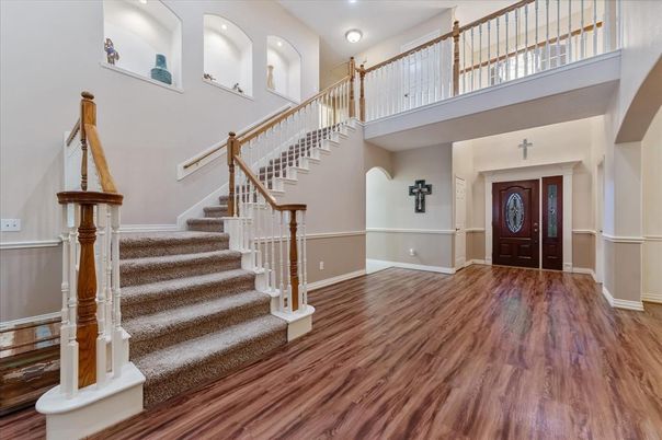 Interior, Recessed Lighting, Wood Texture Flooring