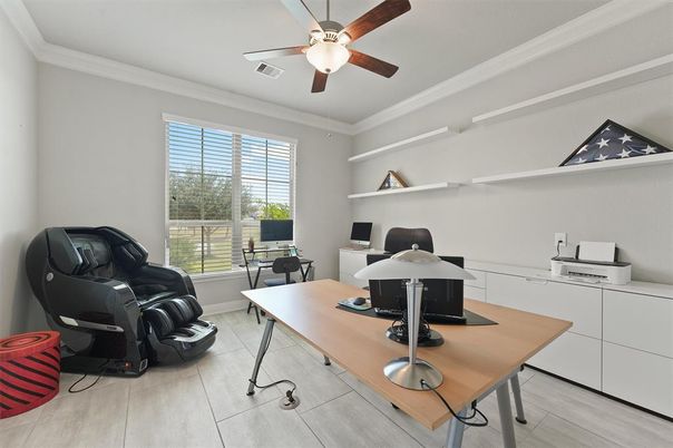 Home Office, Interior