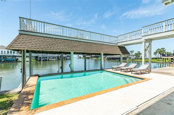 Exterior, Lake, Pool