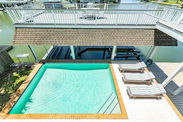 Exterior, Pool, Water