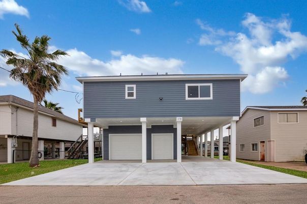 Attached, Exterior, Facade, Modern