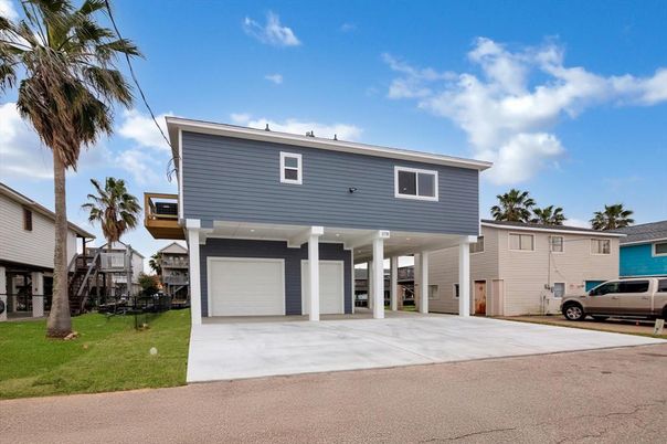 Attached, Exterior, Facade, Modern