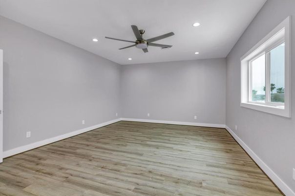Empty room, Interior, Recessed Lighting, Wood Texture Flooring
