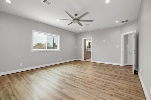 Empty room, Interior, Recessed Lighting, Wood Texture Flooring