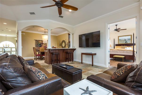 Bedroom, Dining room, Interior, Living room, Pendant Lights, Recessed Lighting