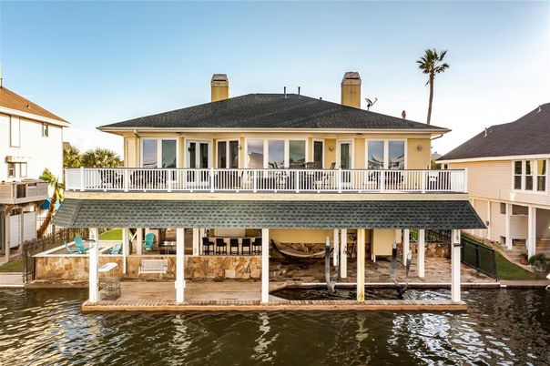 Exterior, Lake