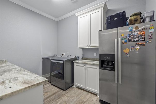 Interior, Kitchen, Washer, Wood Texture Flooring