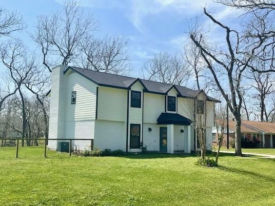 Backyard, Exterior, Facade, Farmhouse