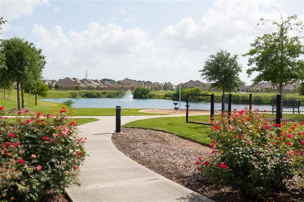 Exterior, Lake
