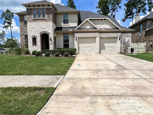 Attached, Exterior, Facade, Brick Traditional