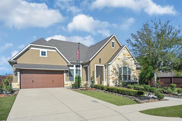 Attached, Exterior, Facade, Ranch