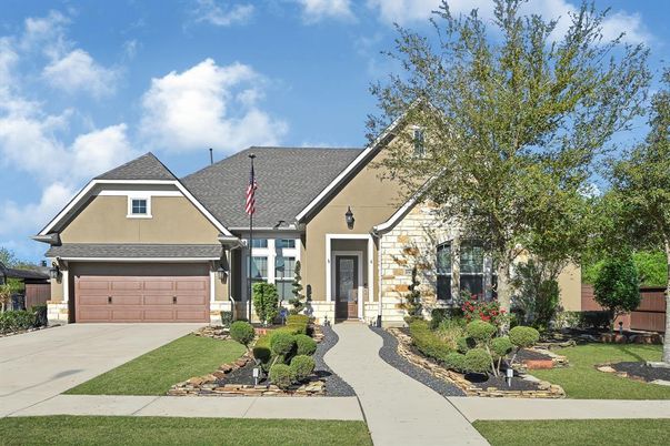 Attached, Exterior, Facade, Ranch