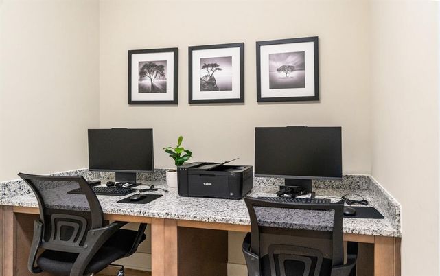 Home Office, Interior