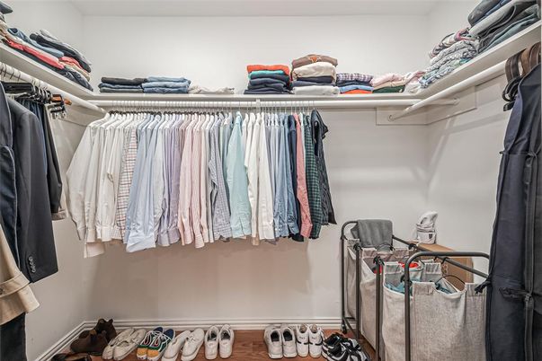 Interior, Walk-in Closets, Wood Texture Flooring