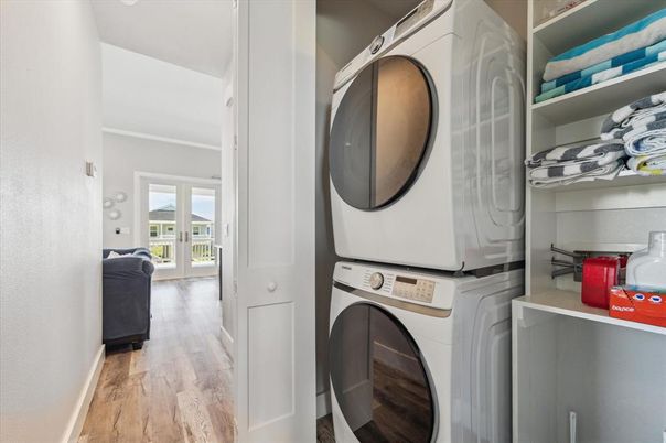 Interior, Utility Closets, Washer, Wood Texture Flooring