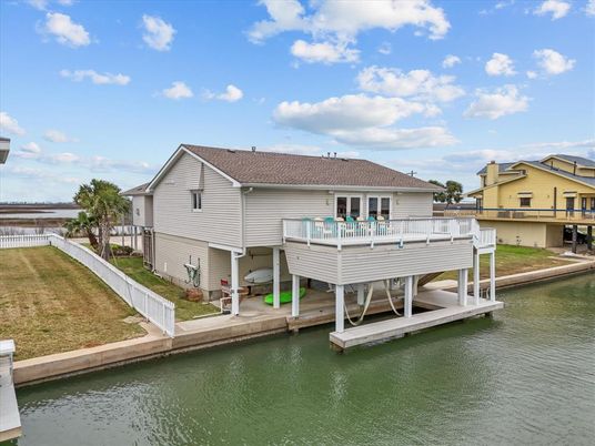Exterior, Lake