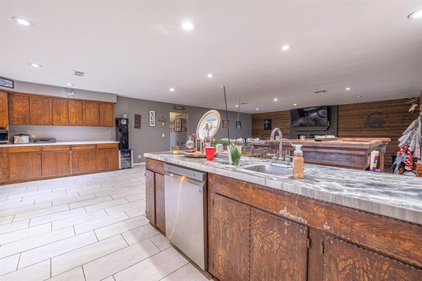 Dining room, Interior, Kitchen, Pendant Lights, Recessed Lighting, Stainless Steel Appliances